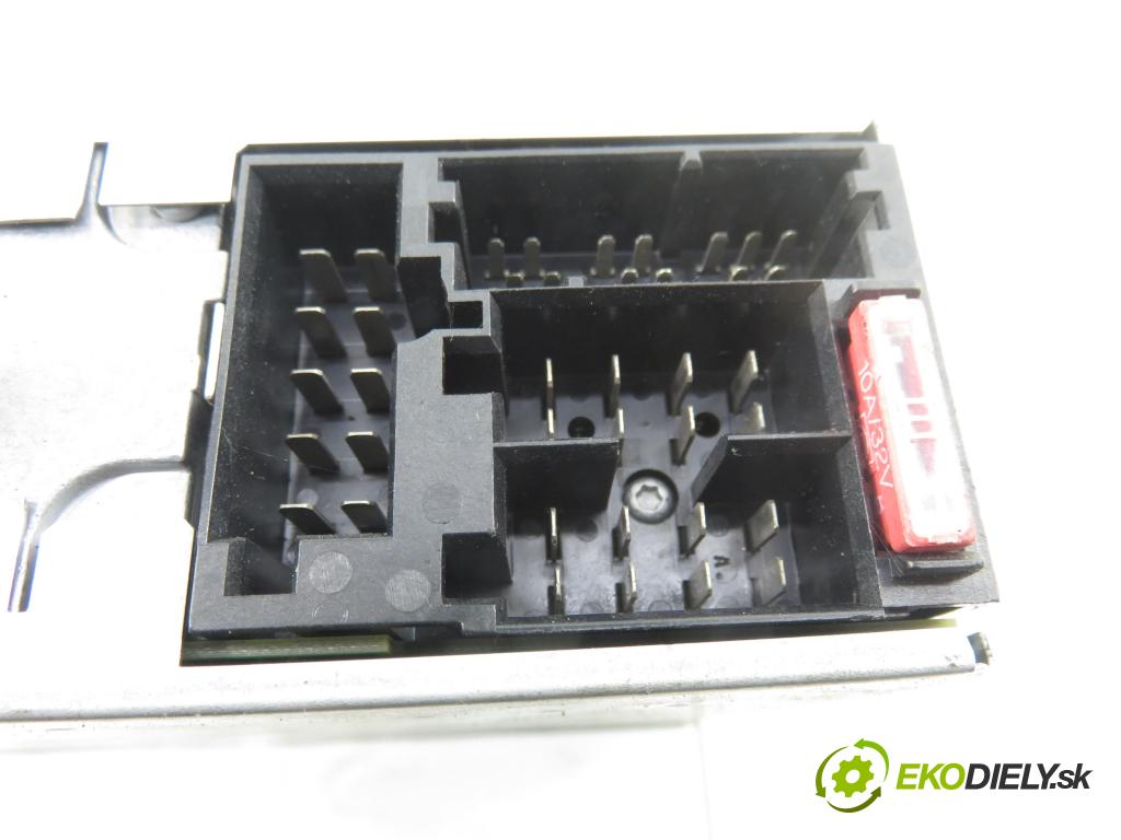 VW PASSAT B5.5 (3B3) SEDAN 2001 85,00 2 - AZM 1984,00 RADIO CD 1J0035191C