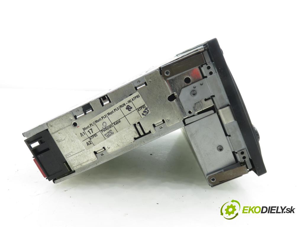 VW PASSAT B5.5 (3B3) SEDAN 2001 85,00 2 - AZM 1984,00 RADIO CD 1J0035191C