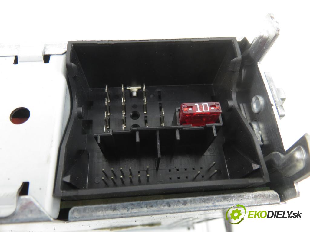 SEAT IBIZA IV (6J5, 6P1) HB 2013 63,00 1.4 - CGGB 1390,00 RADIO CD 6J2035153G