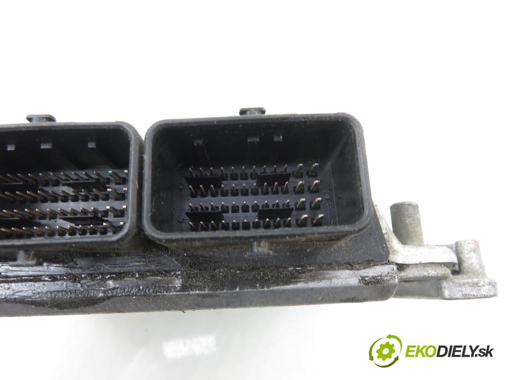 RENAULT TRAFIC II Skrzynia (FL) FURGON 2002 74,00 1.9 dCi - F9Q 760 1870,00 řídící jednotka motora 0281010633