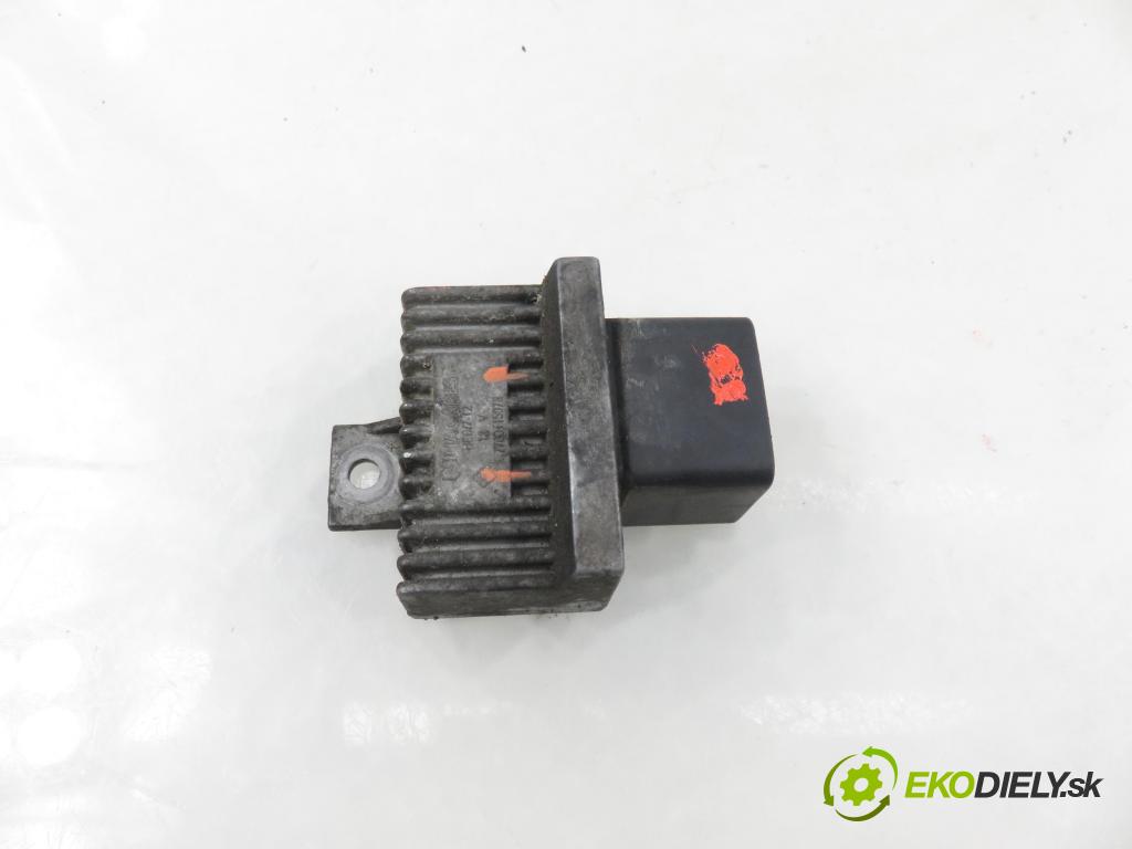 RENAULT TRAFIC II Skrzynia (FL) FURGON 2002 74,00 1.9 dCi - F9Q 760 1870,00 RELÉ: JÚN: 7700115078