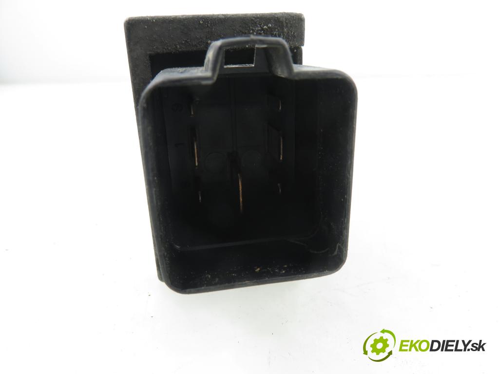 RENAULT TRAFIC II Skrzynia (FL) FURGON 2002 74,00 1.9 dCi - F9Q 760 1870,00 RELÉ: JÚN: 7700115078