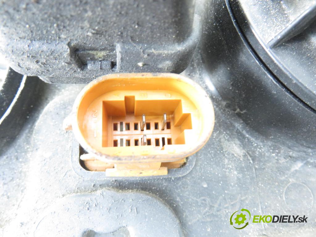 RENAULT SCENIC I (JA0/1_) MINIVAN 2002 0,00 1.6 - K4M 708 1598,00 Svetlo PP 7700432097 ; 7701047600