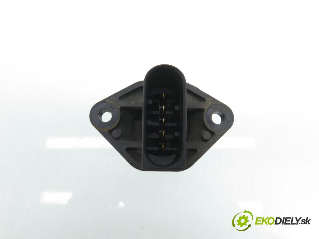 VW PASSAT B6 (3C2) SEDAN 2006 77,00 1.9 TDI PD 105 - BKC 1896,00 váha vzduchu vzduchu F00C2G2055