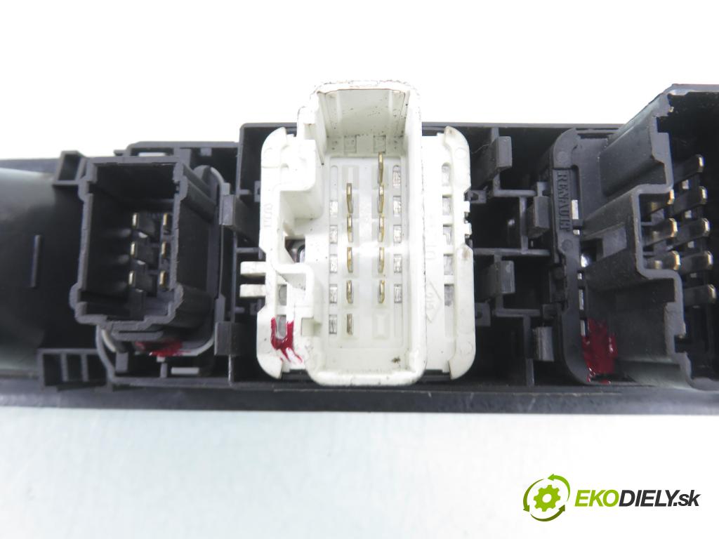 RENAULT ESPACE IV (JK0/1_) MINIVAN 2007 100,00 2.0 (JK09) - F4R 792 1998,00 Panel ovládania okien 8200519359