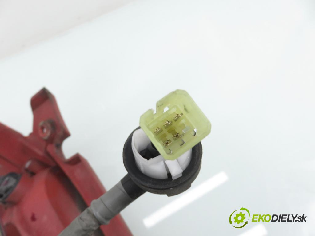 SUZUKI SWIFT III (MZ, EZ) HB 2007 51,00 1.3 DDiS (RS 413D) 69 - Z13DT 1248,00 Svetlo pravé zadné