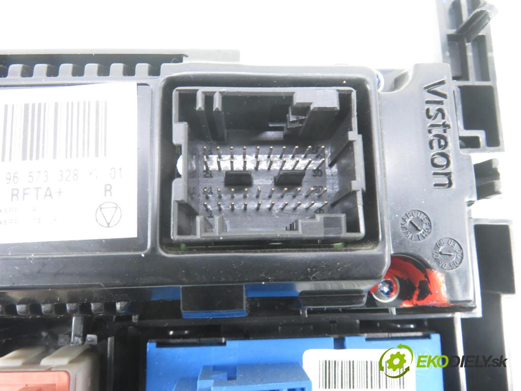 CITROEN C5 II Break (RE_) KOMBI 2004 100,00 2.0 HDi 136 1997,00 Panel kúrenia KLIMATRONIK 96573328