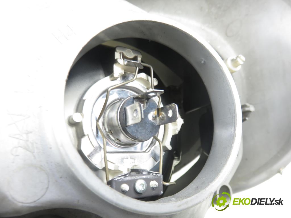 RENAULT TRAFIC II Skrzynia (FL) FURGON 2002 74,00 1.9 dCi - F9Q 760 1870,00 Svetlo PP 7700311372 ; 91165720