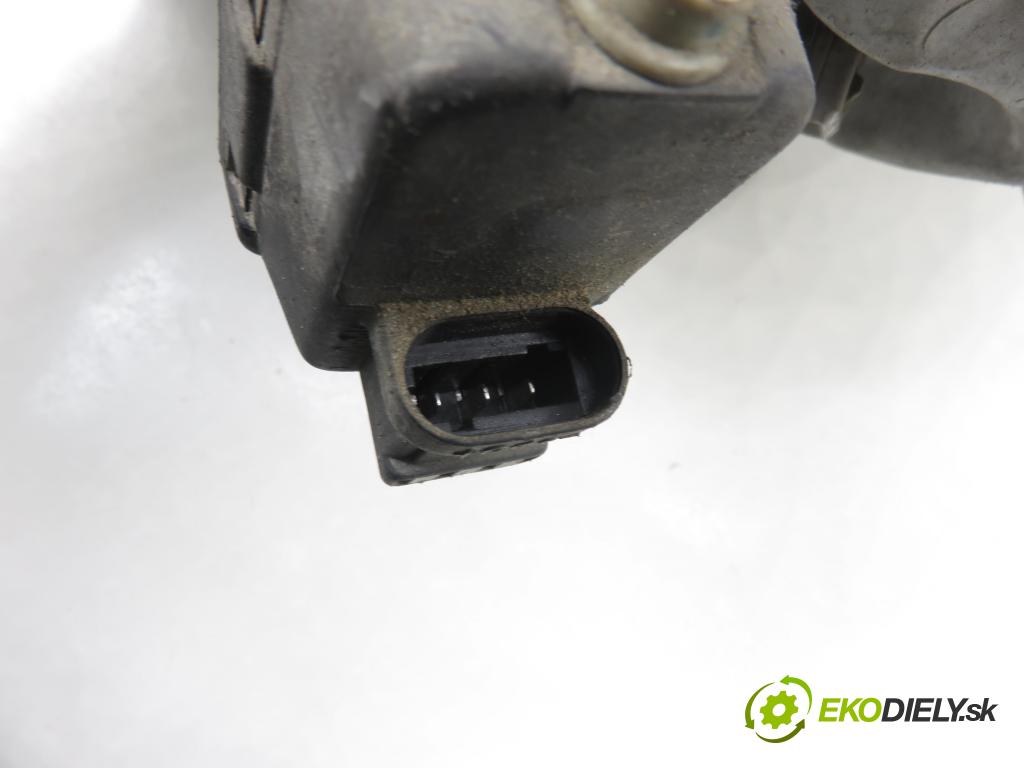 RENAULT TRAFIC II Skrzynia (FL) FURGON 2002 74,00 1.9 dCi - F9Q 760 1870,00 Svetlo PP 7700311372 ; 91165720