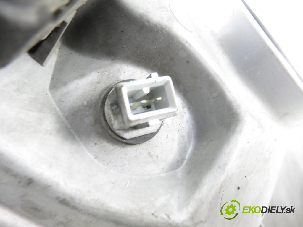 RENAULT TRAFIC II Skrzynia (FL) FURGON 2002 74,00 1.9 dCi - F9Q 760 1870,00 Svetlo PP 7700311372 ; 91165720