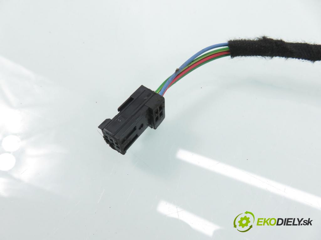 CITROEN C4 I (LC_) HB 2009 65,00 1.4 16V 88 - KFU 1360,00 zpětné zrcátko LE