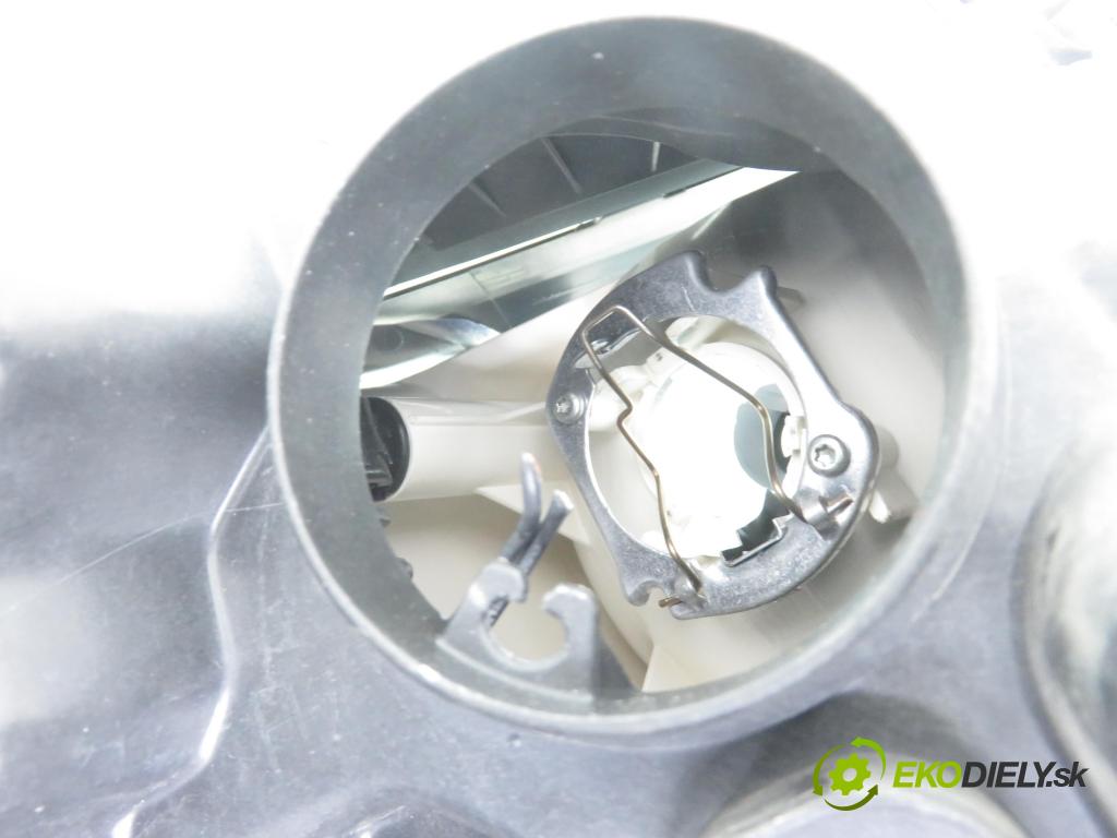 CITROEN C4 I (LC_) HB 2009 65,00 1.4 16V 88 - KFU 1360,00 Svetlo LP 89902334