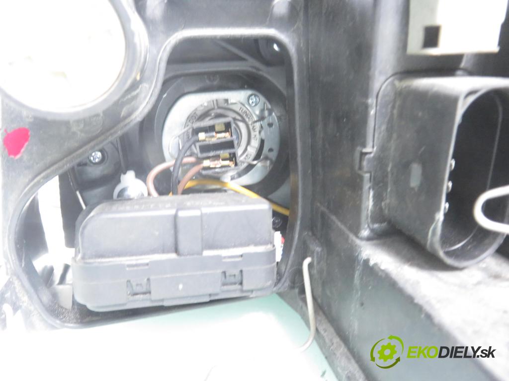 AUDI A4 (8E2, B6) SEDAN 2001 96,00 1.9 TDI PD 130 - AWX 1896,00 Svetlo PP