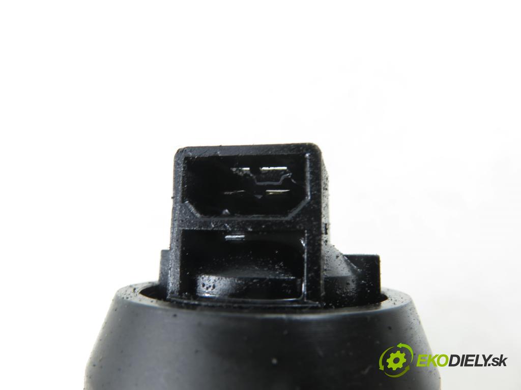 VW GOLF V (1K1) HB 2005 77,00 1.9 TDI PD 105 - BKC 1896,00 Vstrekovač 038130073AG ; 0414720215 (Vstrekovač paliva)