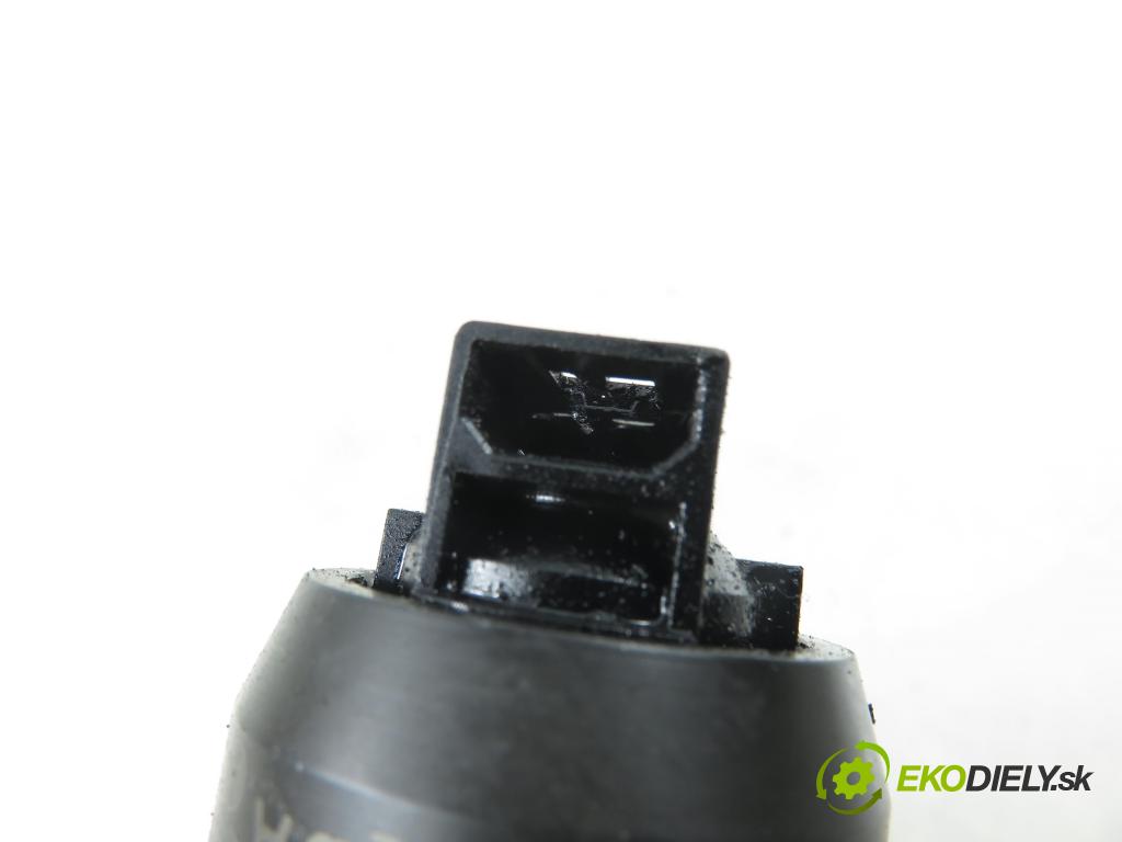 VW GOLF V (1K1) HB 2005 77,00 1.9 TDI PD 105 - BKC 1896,00 Vstrekovač 038130073AG ; 0414720215 (Vstrekovač paliva)