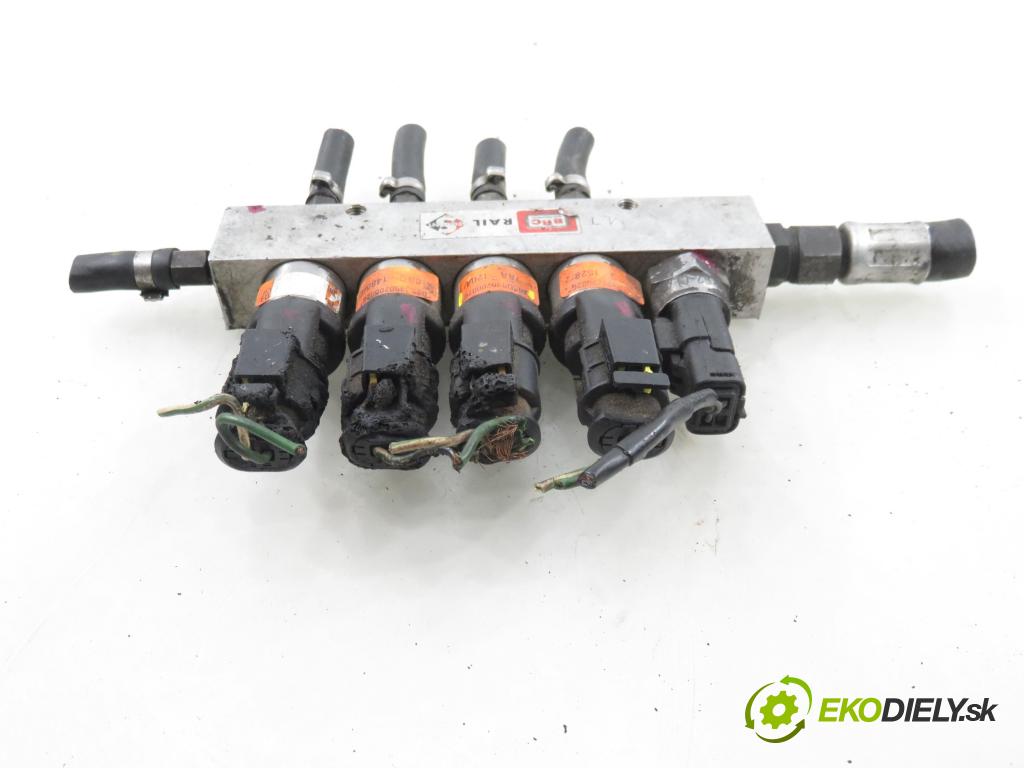 SEAT CORDOBA (6K2) SEDAN 2000 55,00 1.4 16V - AUA 1390,00 lišta vstřikovací LPG 09SQ99020002G ; 67R010185