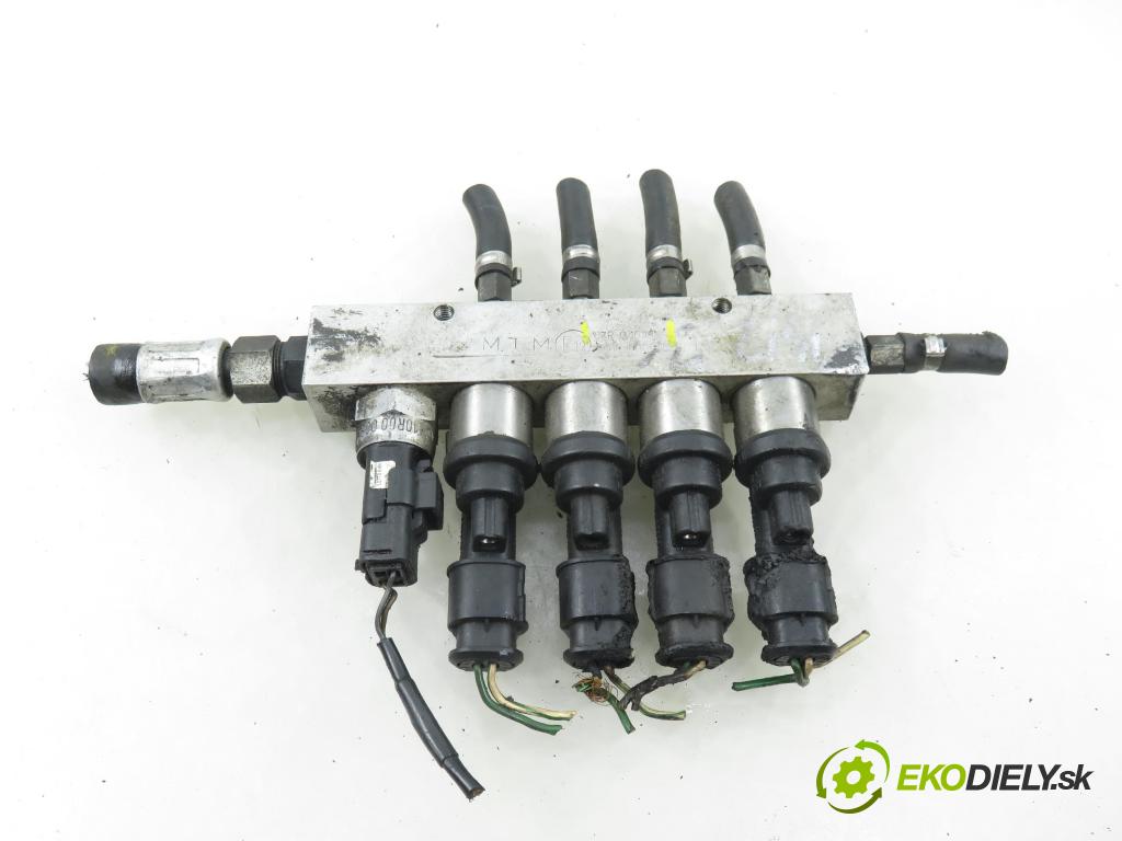 SEAT CORDOBA (6K2) SEDAN 2000 55,00 1.4 16V - AUA 1390,00 lišta vstřikovací LPG 09SQ99020002G ; 67R010185