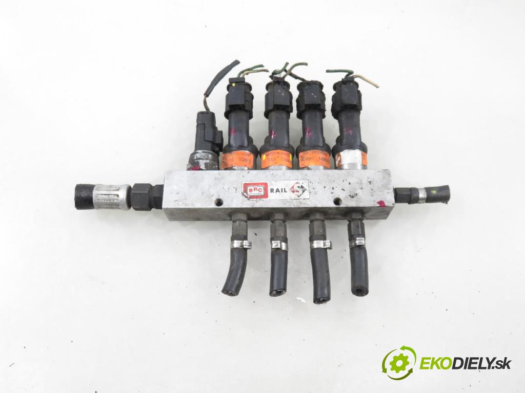 SEAT CORDOBA (6K2) SEDAN 2000 55,00 1.4 16V - AUA 1390,00 lišta vstřikovací LPG 09SQ99020002G ; 67R010185