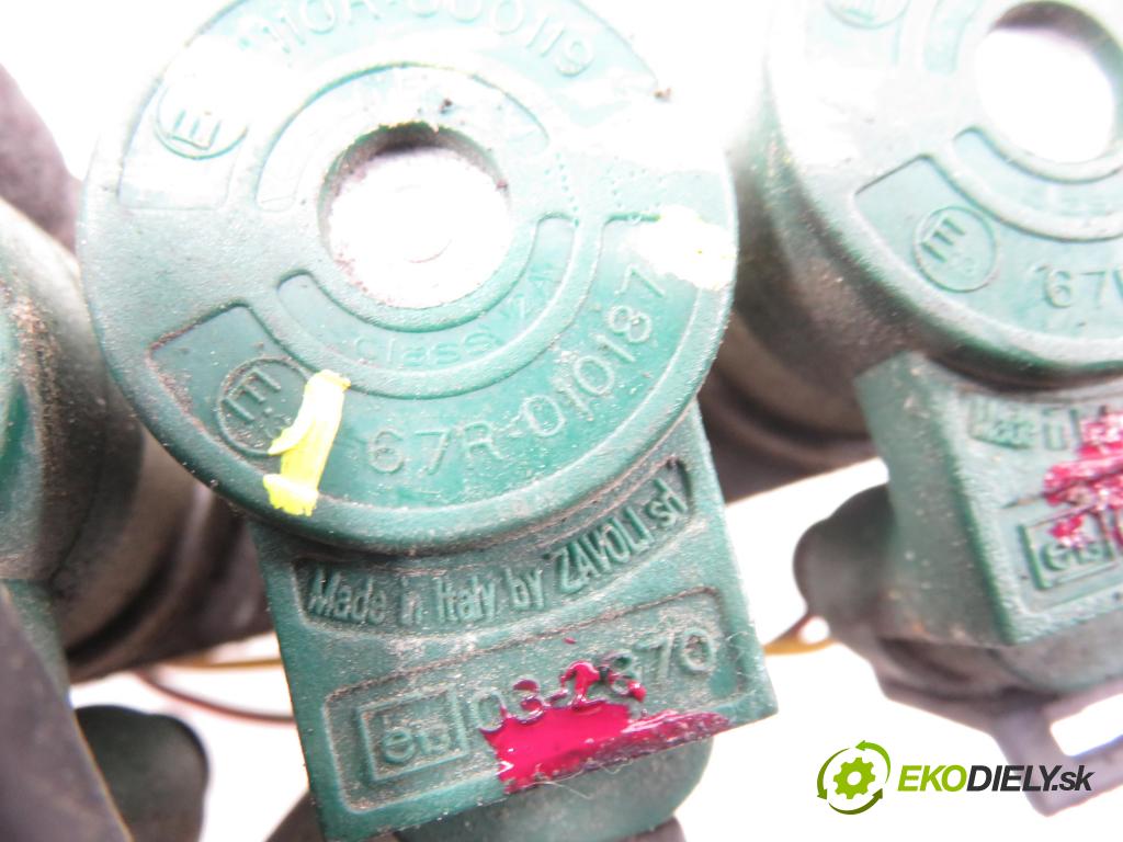 TOYOTA YARIS (_P1_) HB 2001 50,00 1.0 VVT- i 68 - 1SZ-FE 998,00 Lišta vstrekovacia LPG 67R010187 ; JETMV17