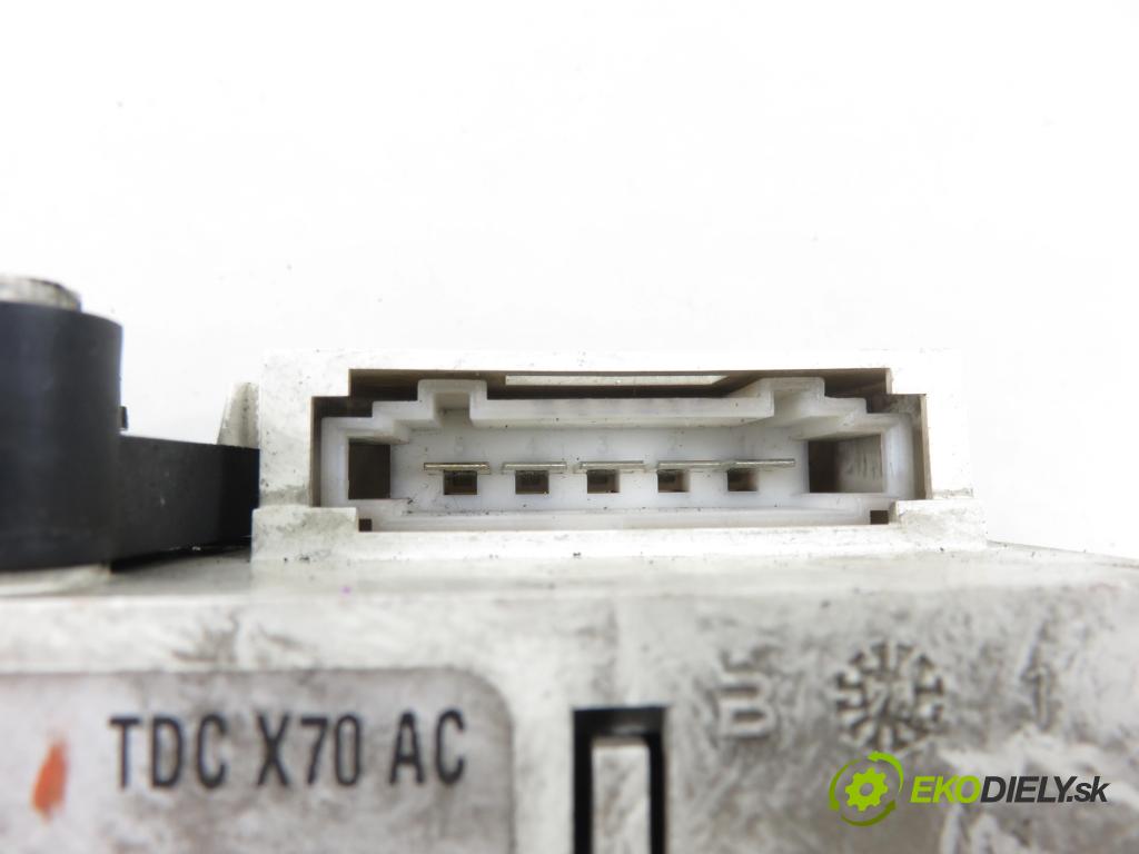 RENAULT MASTER II Skrzynia (FD) FURGON 2004 84,00 2.5 dCi 120 - G9U 724 2464,00 Panel kúrenia KLIMATIZACE: F4230