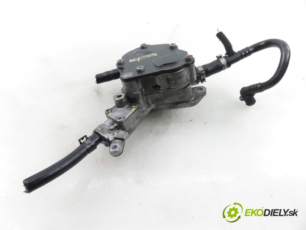 AUDI A4 (8E2, B6) SEDAN 2001 96,00 1.9 TDI PD 130 - AWX 1896,00 Pumpa vákuová 724807170 ; 038145209N