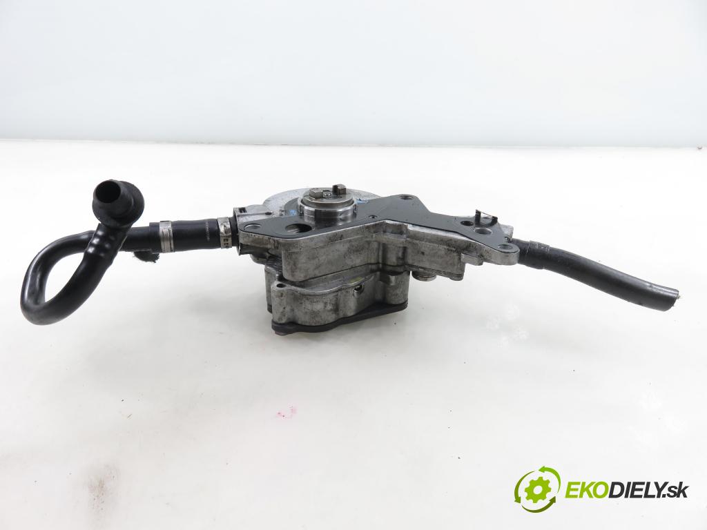 AUDI A4 (8E2, B6) SEDAN 2001 96,00 1.9 TDI PD 130 - AWX 1896,00 Pumpa vákuová 724807170 ; 038145209N