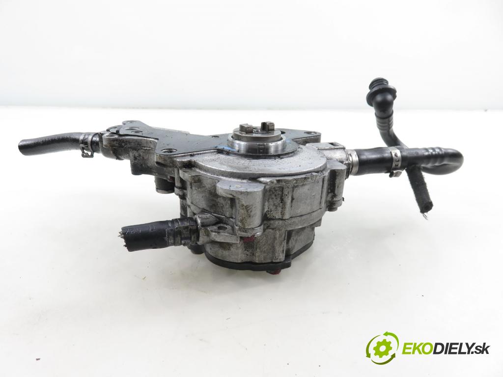 AUDI A4 (8E2, B6) SEDAN 2001 96,00 1.9 TDI PD 130 - AWX 1896,00 Pumpa vákuová 724807170 ; 038145209N