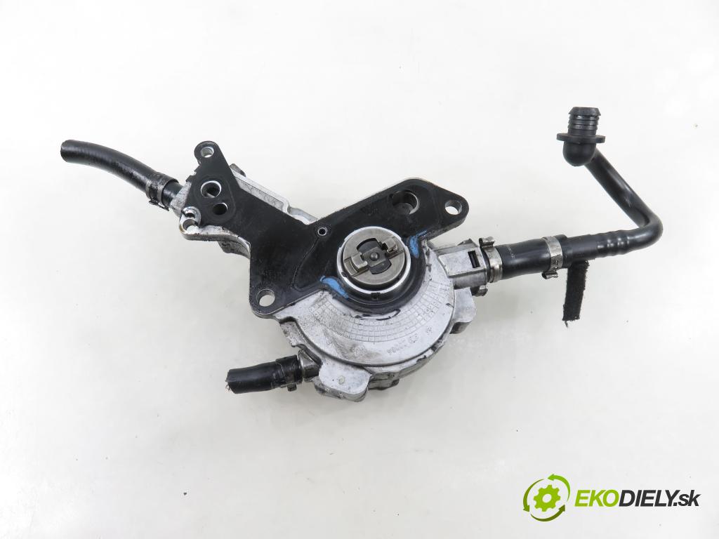 AUDI A4 (8E2, B6) SEDAN 2001 96,00 1.9 TDI PD 130 - AWX 1896,00 Pumpa vákuová 724807170 ; 038145209N