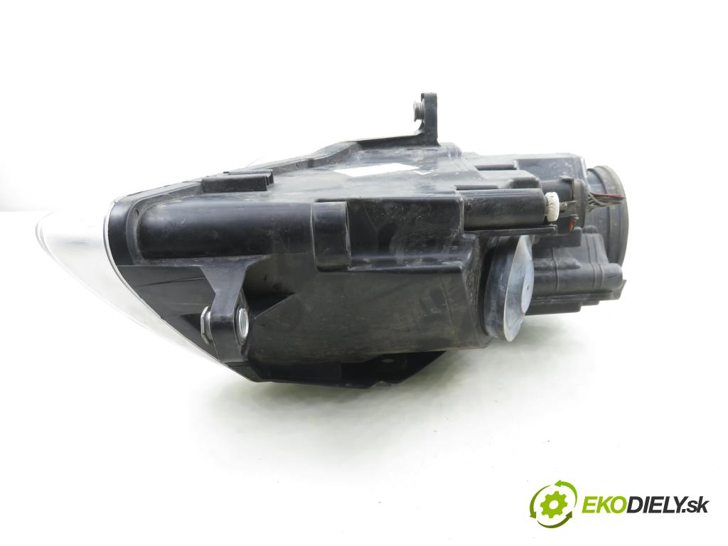 VW PASSAT B6 Variant (3C5) KOMBI 2006 77,00 1.9 TDI - BXE 1896,00 Svetlo LP