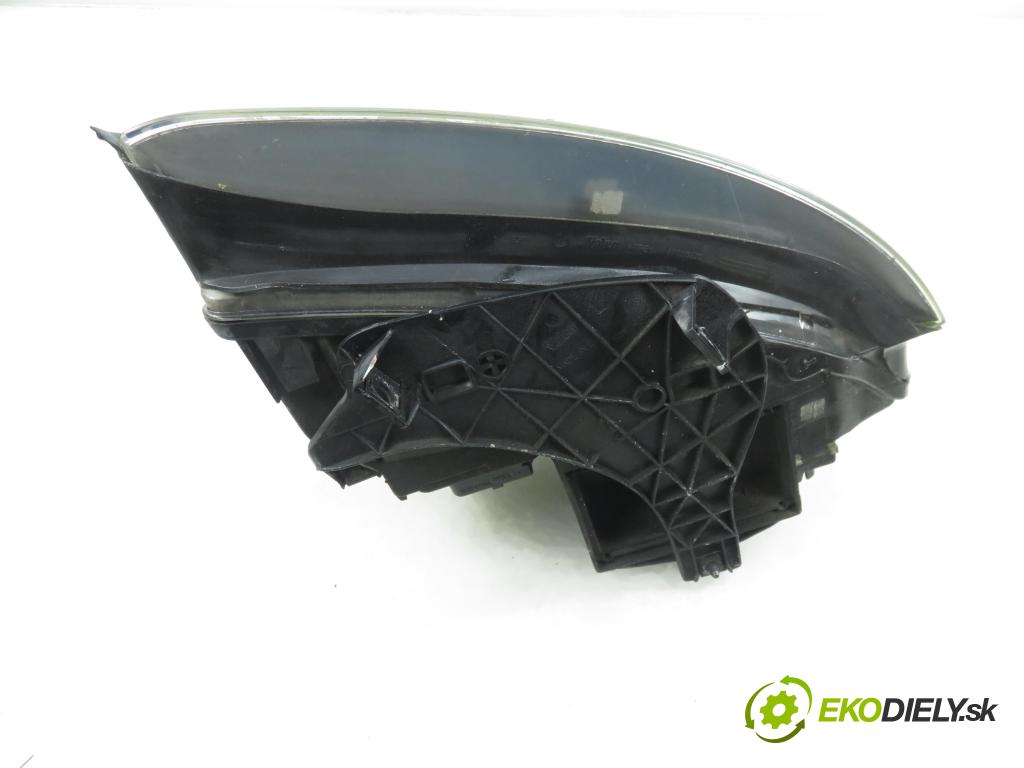 AUDI A4 Avant (8E5, B6) KOMBI 2003 120,00 2.5 V6 TDI 163 - BFC 2496,00 Svetlo LP