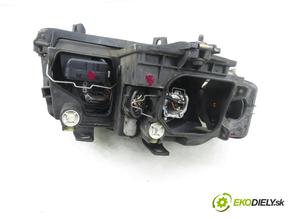 AUDI A4 Avant (8E5, B6) KOMBI 2003 120,00 2.5 V6 TDI 163 - BFC 2496,00 Svetlo LP