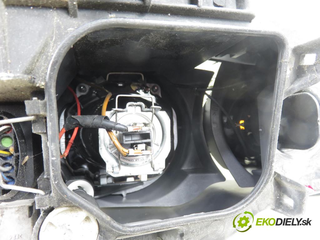 AUDI A4 Avant (8E5, B6) KOMBI 2003 120,00 2.5 V6 TDI 163 - BFC 2496,00 Svetlo LP