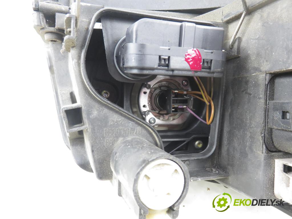 AUDI A4 Avant (8E5, B6) KOMBI 2003 120,00 2.5 V6 TDI 163 - BFC 2496,00 Svetlo LP