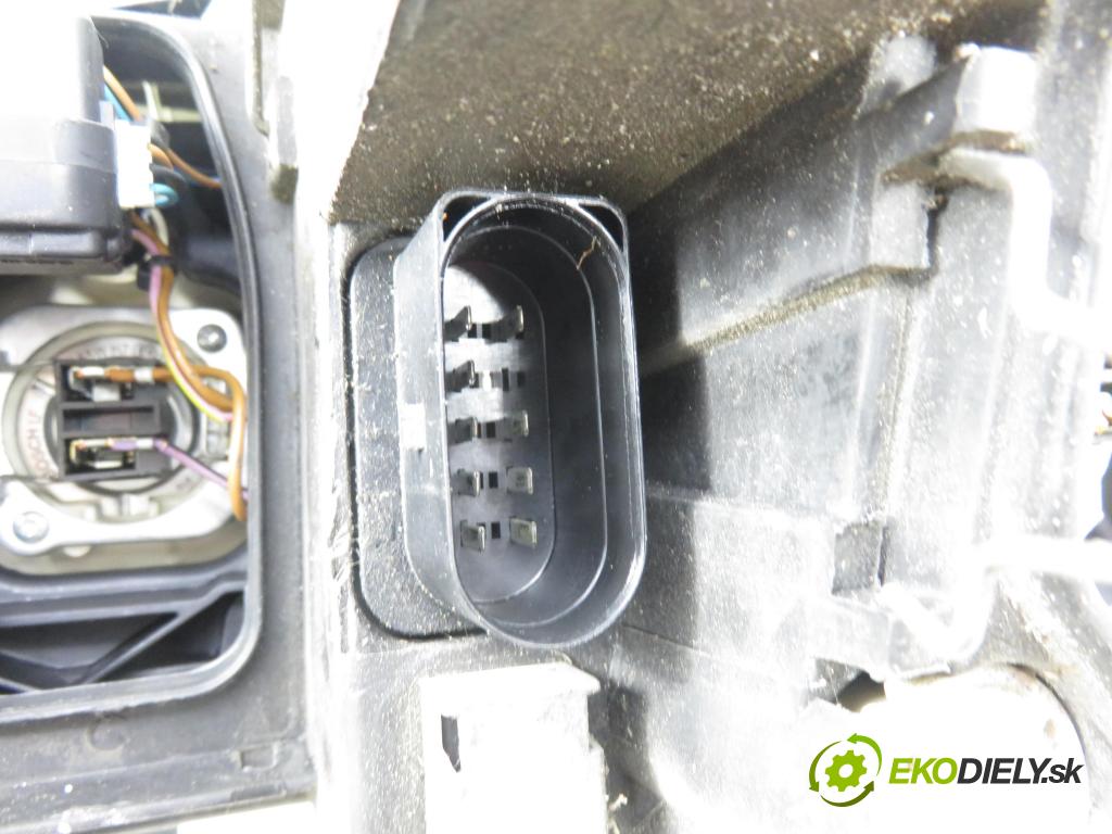 AUDI A4 Avant (8E5, B6) KOMBI 2003 120,00 2.5 V6 TDI 163 - BFC 2496,00 Svetlo LP