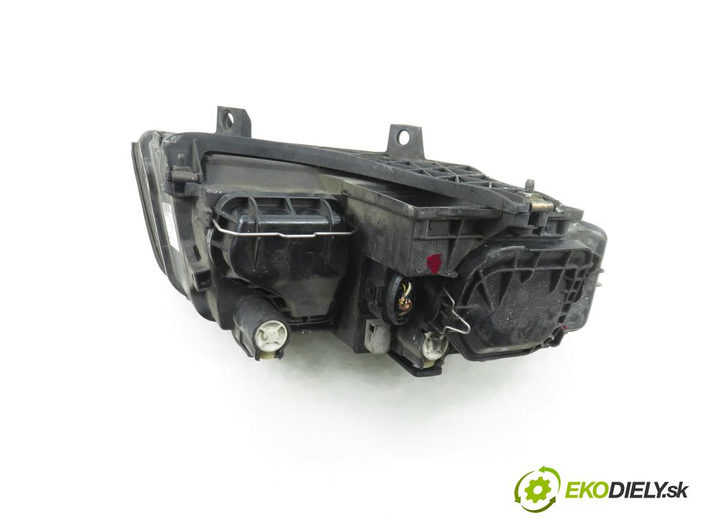 AUDI A4 Avant (8E5, B6) KOMBI 2003 120,00 2.5 V6 TDI 163 - BFC 2496,00 Svetlo LP