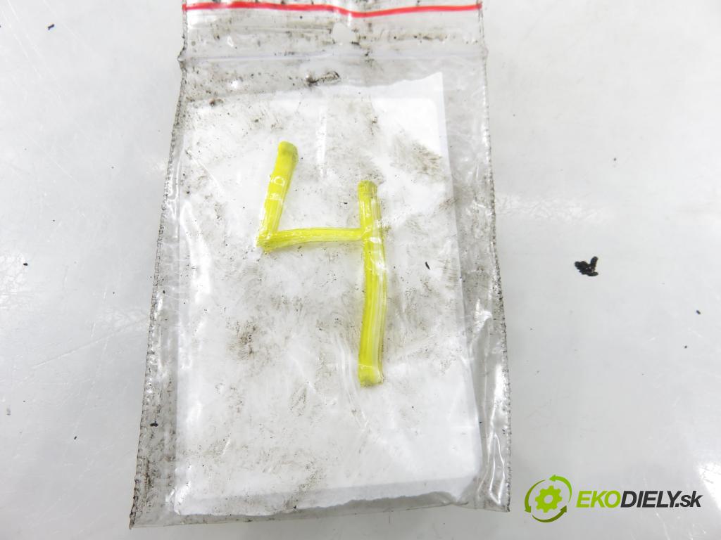 RENAULT ESPACE IV (JK0/1_) MINIVAN 2005 85,00 1.9 dCi 116 - F9Q 820 1870,00 vstrekovač 8200100272 ; 0445110110B (Vstrekovač paliva)