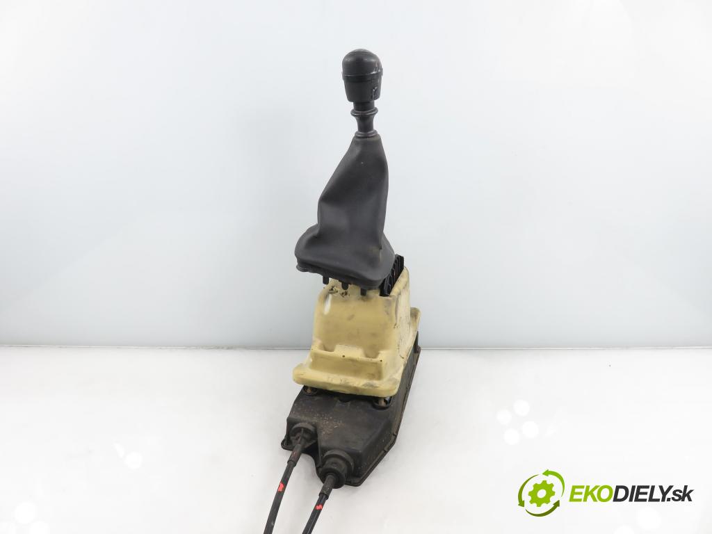 RENAULT ESPACE IV (JK0/1_) MINIVAN 2005 85,00 1.9 dCi 116 - F9Q 820 1870,00 ZVEDÁK: 8200201151