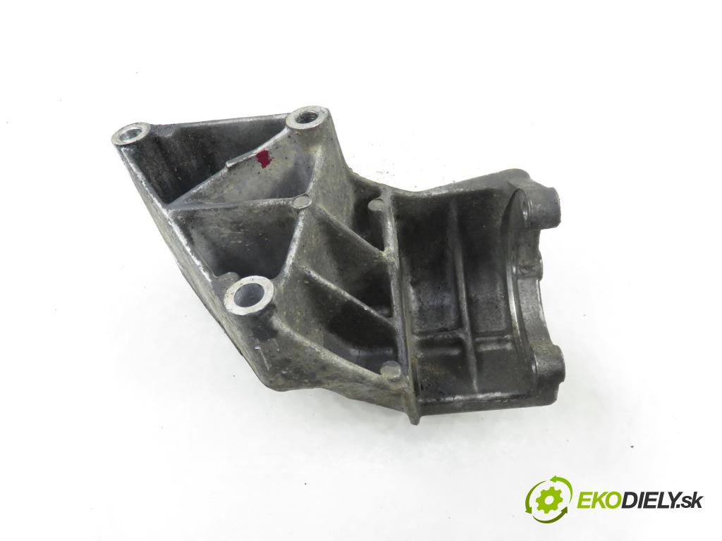 VW TRANSPORTER IV Skrzynia (70XA) FURGON 1997 55,00 2.4 D - AJA 2370,00 Uchytenie pumpy servočerpadlo 074145167