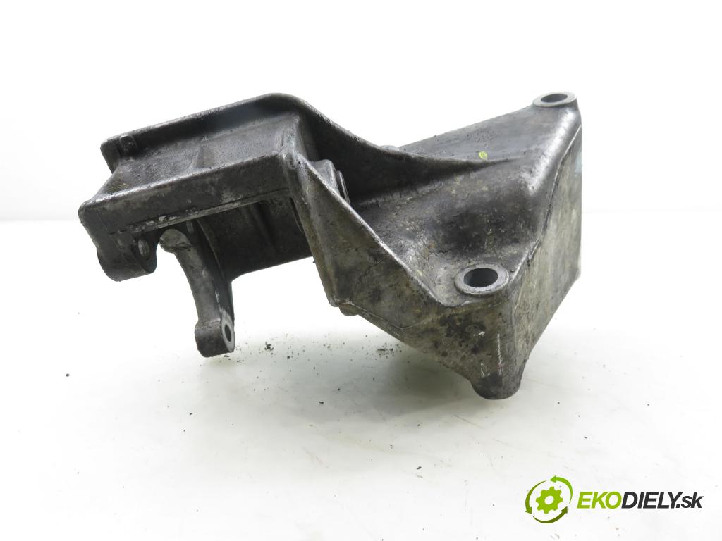 VW TRANSPORTER IV Skrzynia (70XA) FURGON 1997 55,00 2.4 D - AJA 2370,00 Uchytenie pumpy servočerpadlo 074145167