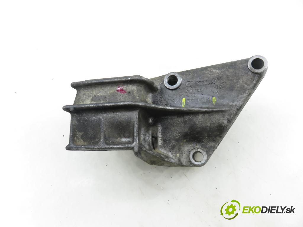 VW TRANSPORTER IV Skrzynia (70XA) FURGON 1997 55,00 2.4 D - AJA 2370,00 Uchytenie pumpy servočerpadlo 074145167