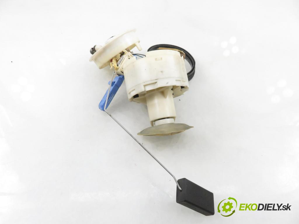 VW PASSAT B5 (3B2) SEDAN 1997 92,00 1.8 20V 125 - ADR 1781,00 Pumpa paliva 8E0906087D