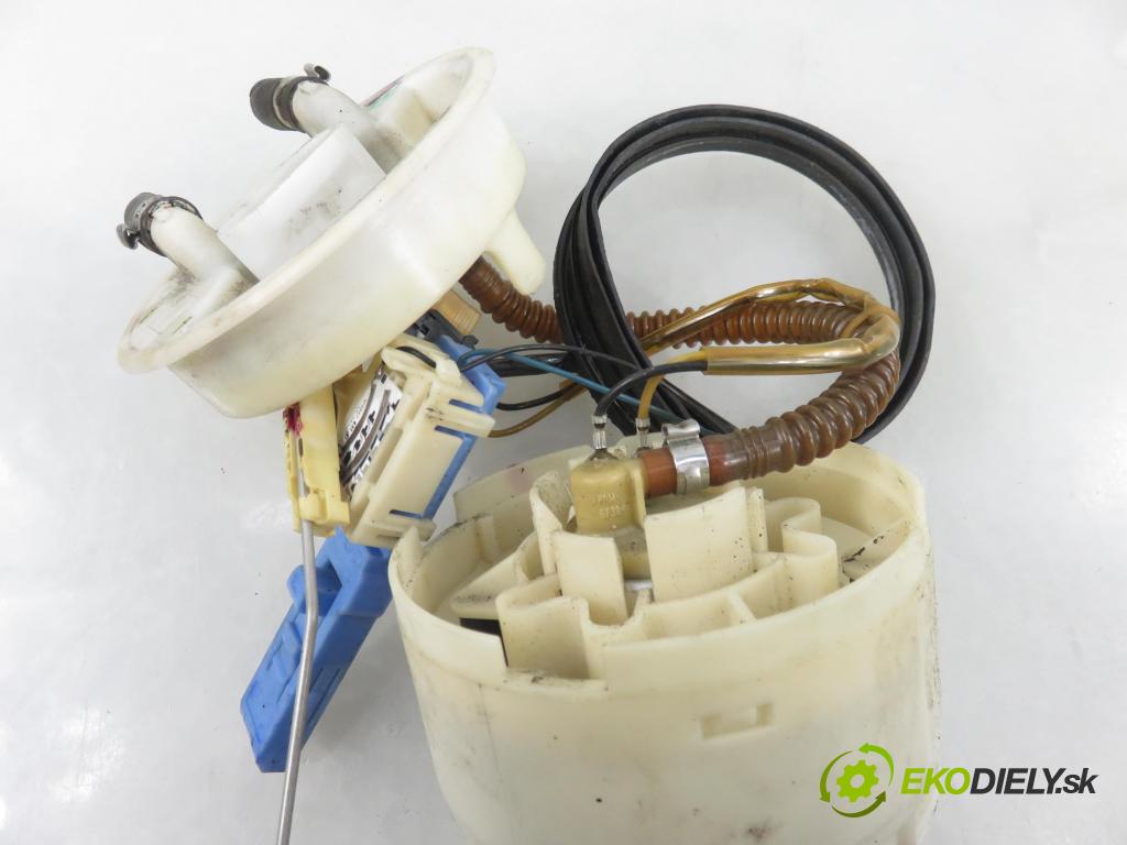 VW PASSAT B5 (3B2) SEDAN 1997 92,00 1.8 20V 125 - ADR 1781,00 Pumpa paliva 8E0906087D