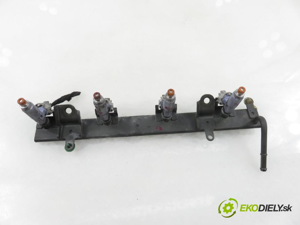 SUZUKI IGNIS (FH) HB 2002 61,00 1.3 4WD 83 (RG413) - M13A 1328,00 Lišta vstrekovacia  (Vstrekovacia lišta)