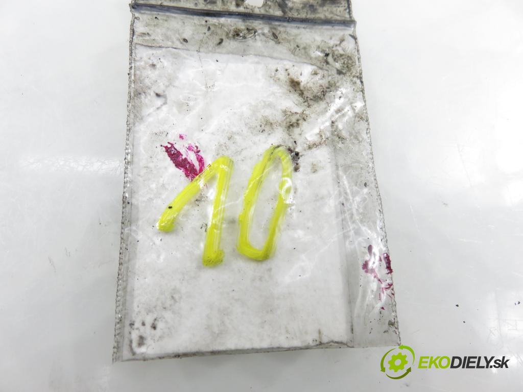 VOLVO V50 (MW) KOMBI 2006 80,00 1.6 D - 109  D 4164 T 1560,00 vstrekovač 0445110259 (Vstrekovač paliva)