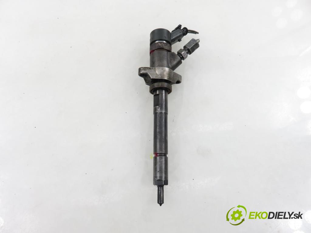 VOLVO V50 (MW) KOMBI 2006 80,00 1.6 D - 109  D 4164 T 1560,00 vstrekovač 0445110259 (Vstrekovač paliva)