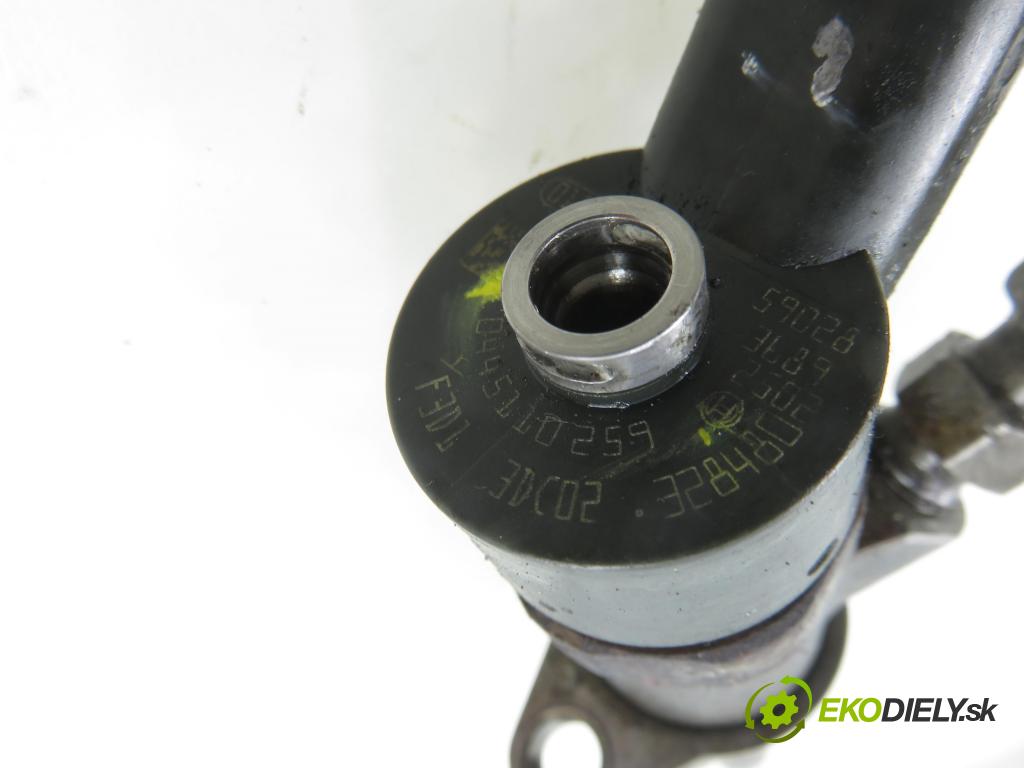 VOLVO V50 (MW) KOMBI 2006 80,00 1.6 D - 109  D 4164 T 1560,00 vstrekovač 0445110259 (Vstrekovač paliva)