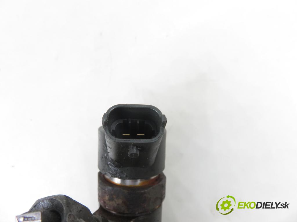 VOLVO V50 (MW) KOMBI 2006 80,00 1.6 D - 109  D 4164 T 1560,00 vstrekovač 0445110259 (Vstrekovač paliva)