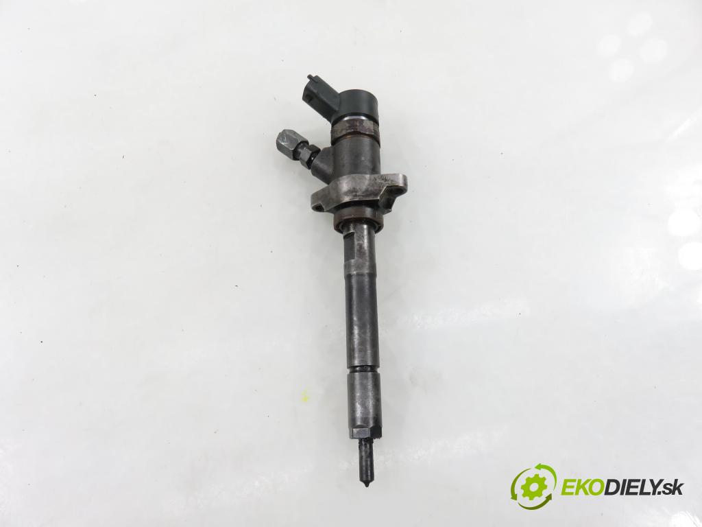 VOLVO V50 (MW) KOMBI 2006 80,00 1.6 D - 109  D 4164 T 1560,00 vstrekovač 0445110259 (Vstrekovač paliva)