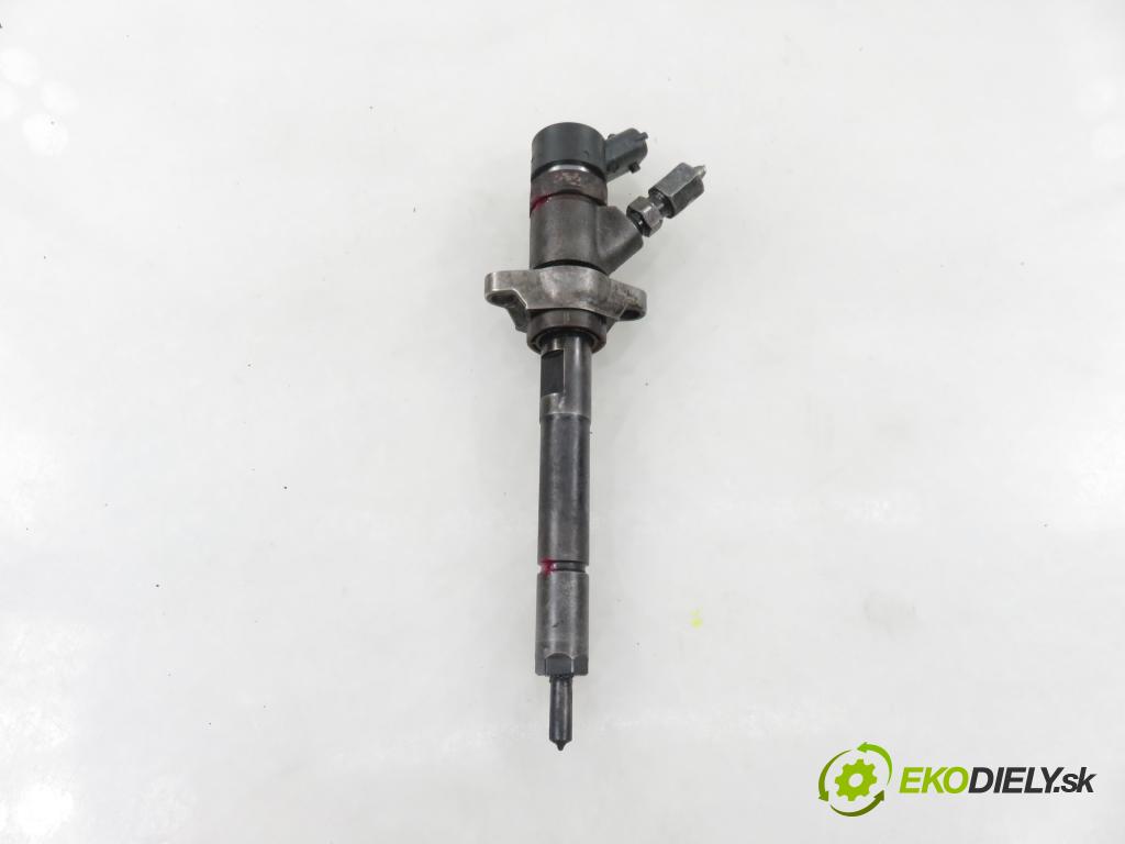 VOLVO V50 (MW) KOMBI 2006 80,00 1.6 D - 109  D 4164 T 1560,00 vstrekovač 0445110259 (Vstrekovač paliva)