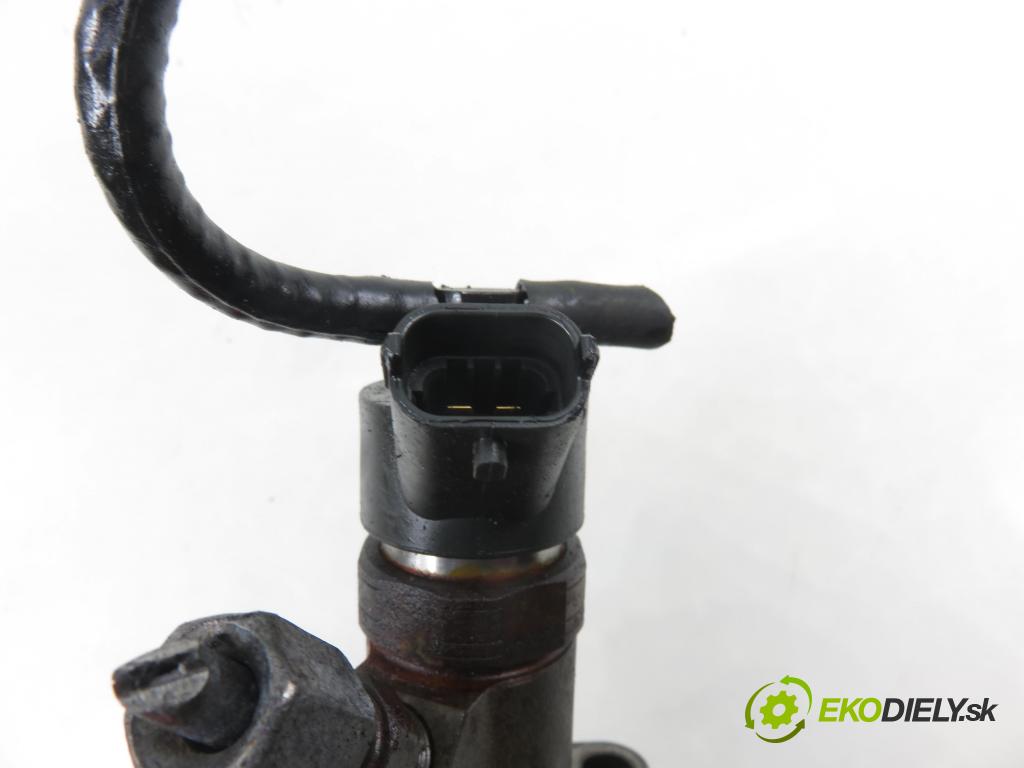 VOLVO V50 (MW) KOMBI 2006 80,00 1.6 D - 109  D 4164 T 1560,00 vstrekovač 0445110259 (Vstrekovač paliva)